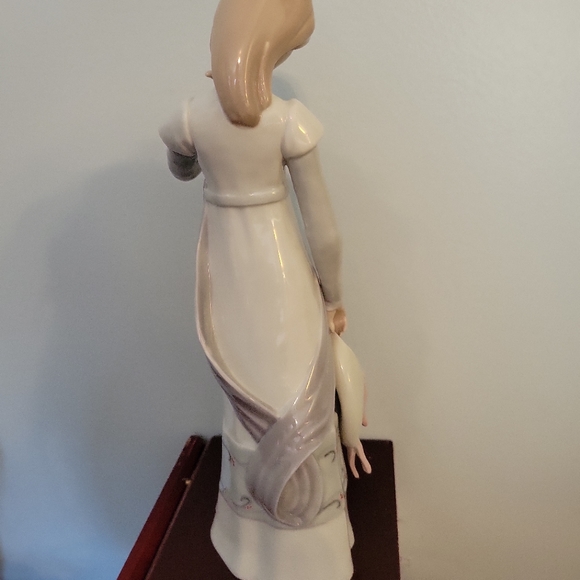 Casades - Porcelain Figurine Lady With Floral Hat - 12.5” Tall - Made In Spain - Picture 4 of 11